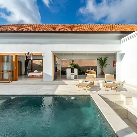 Special Offer! Elegant 2-Bedroom Villa With Large Pool In Canggu!