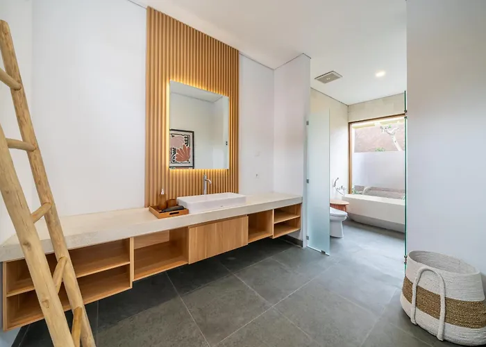 Special Offer! Elegant 2-bedroom With Large Pool In Canggu!